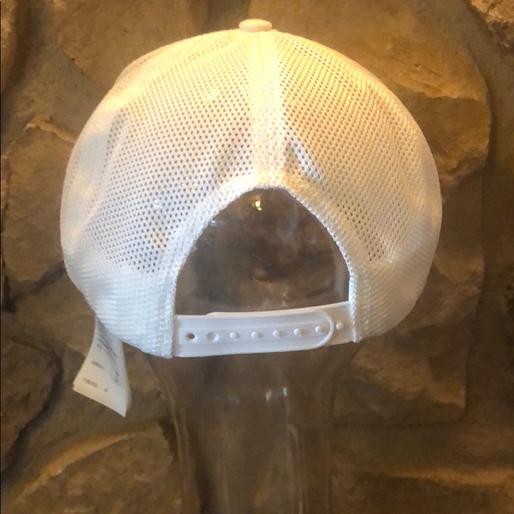 New without tags white hollister trucker hat - Picture 3 of 3